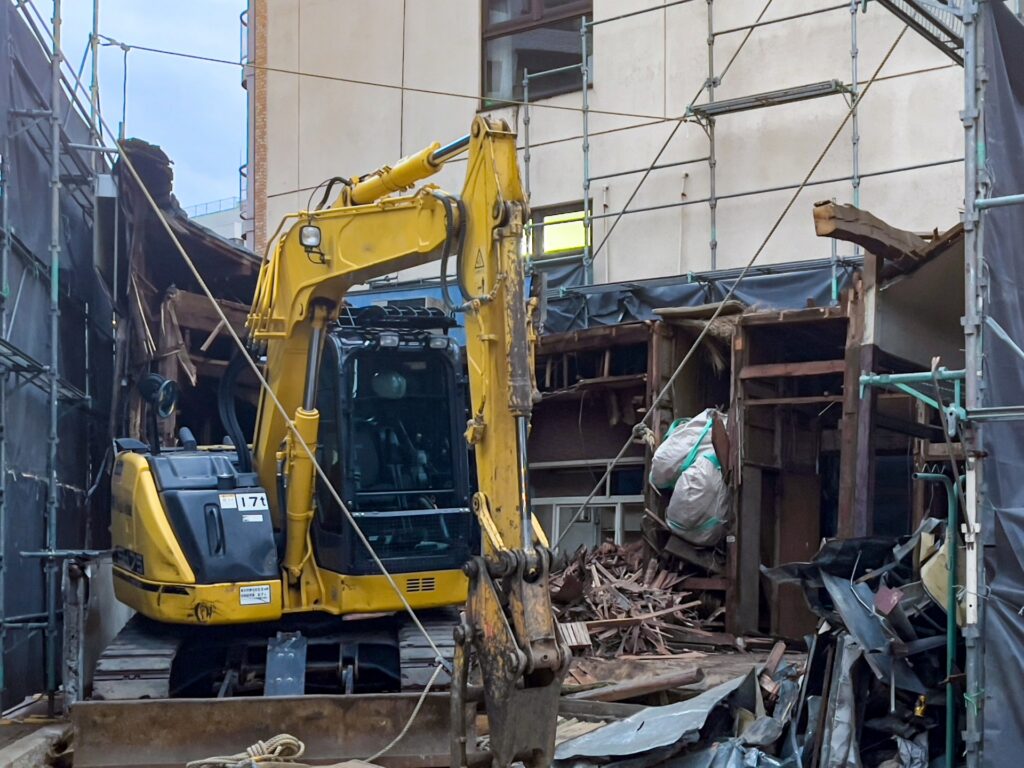 画像：残地物撤去（建物解体）